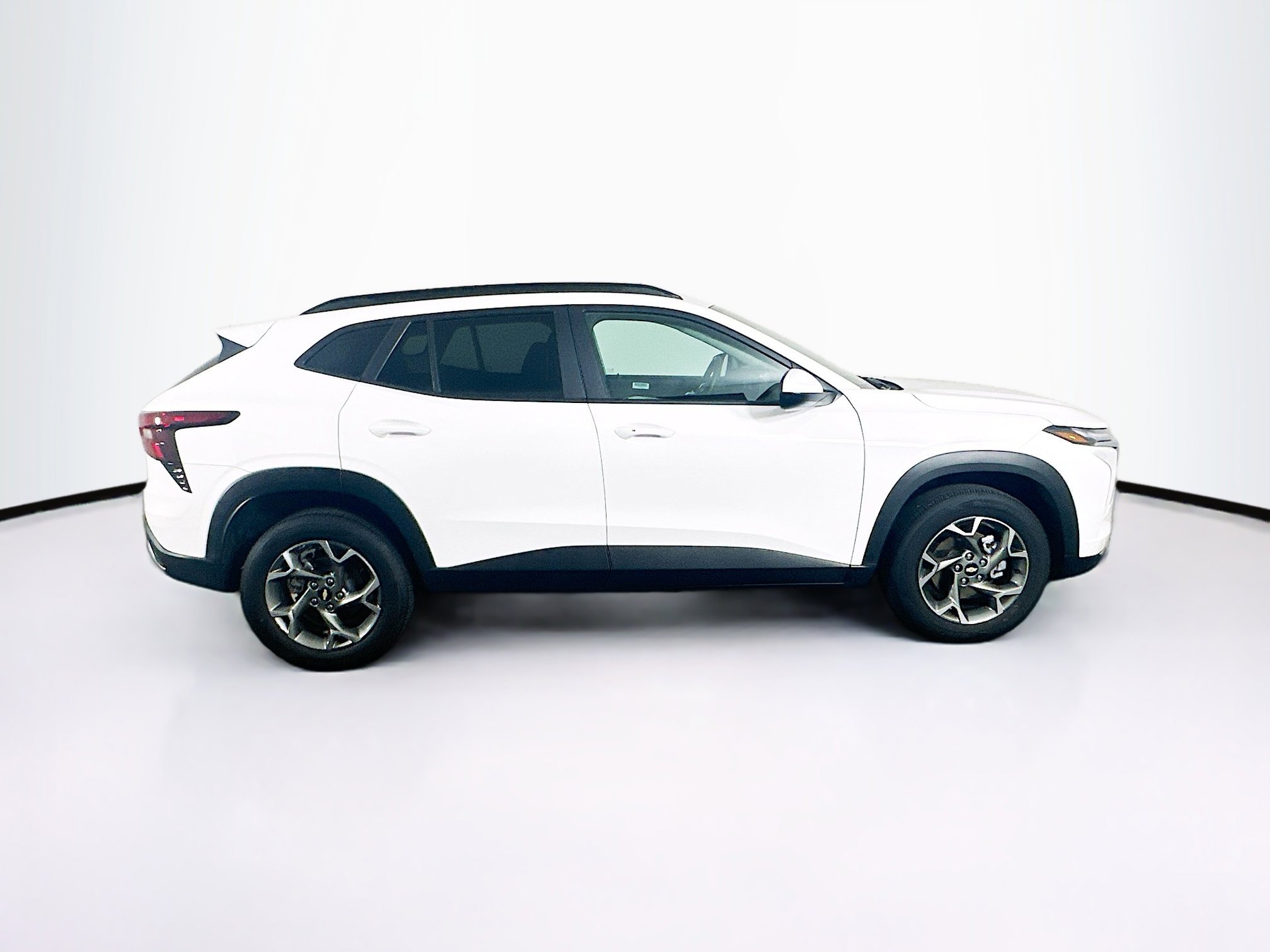 Used 2025 Chevrolet Trax LT w/ LT Convenience Package FWD image 10