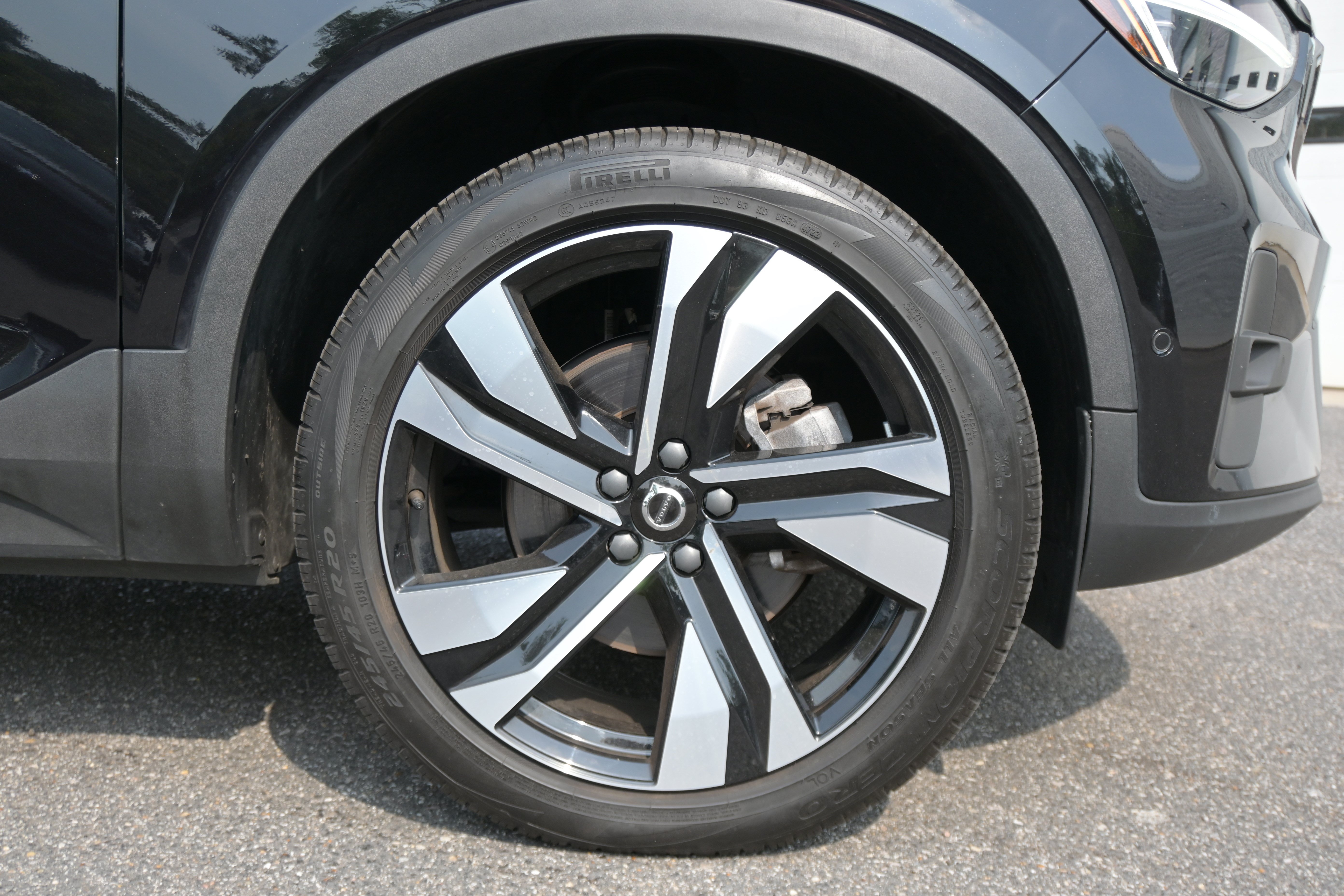 Used 2023 Volvo XC40 B5 Ultimate w/ Climate Package AWD/4WD image 13