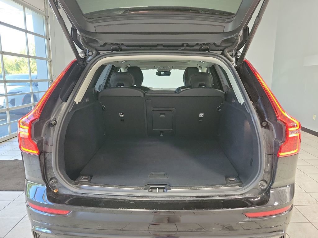 Used 2025 Volvo XC60 B5 Plus image 58