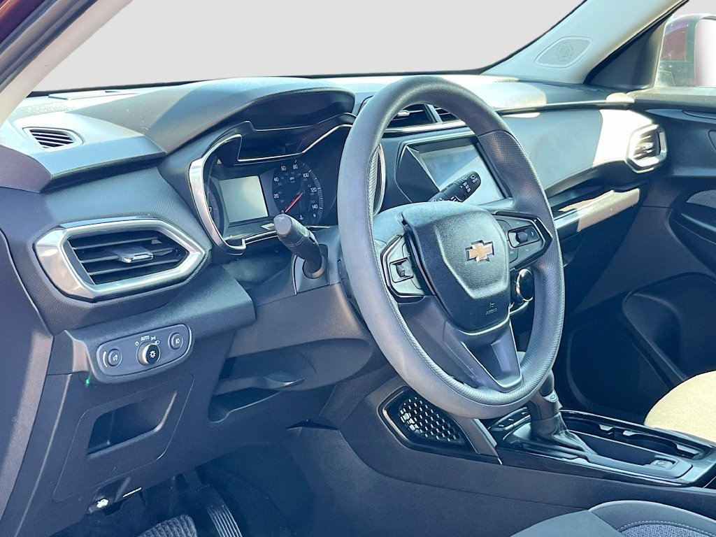 Used 2023 Chevrolet TrailBlazer LT FWD image 9
