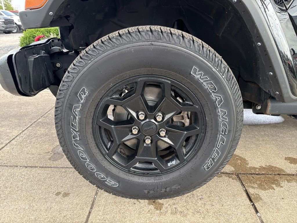 Used 2021 Jeep Gladiator Willys image 27