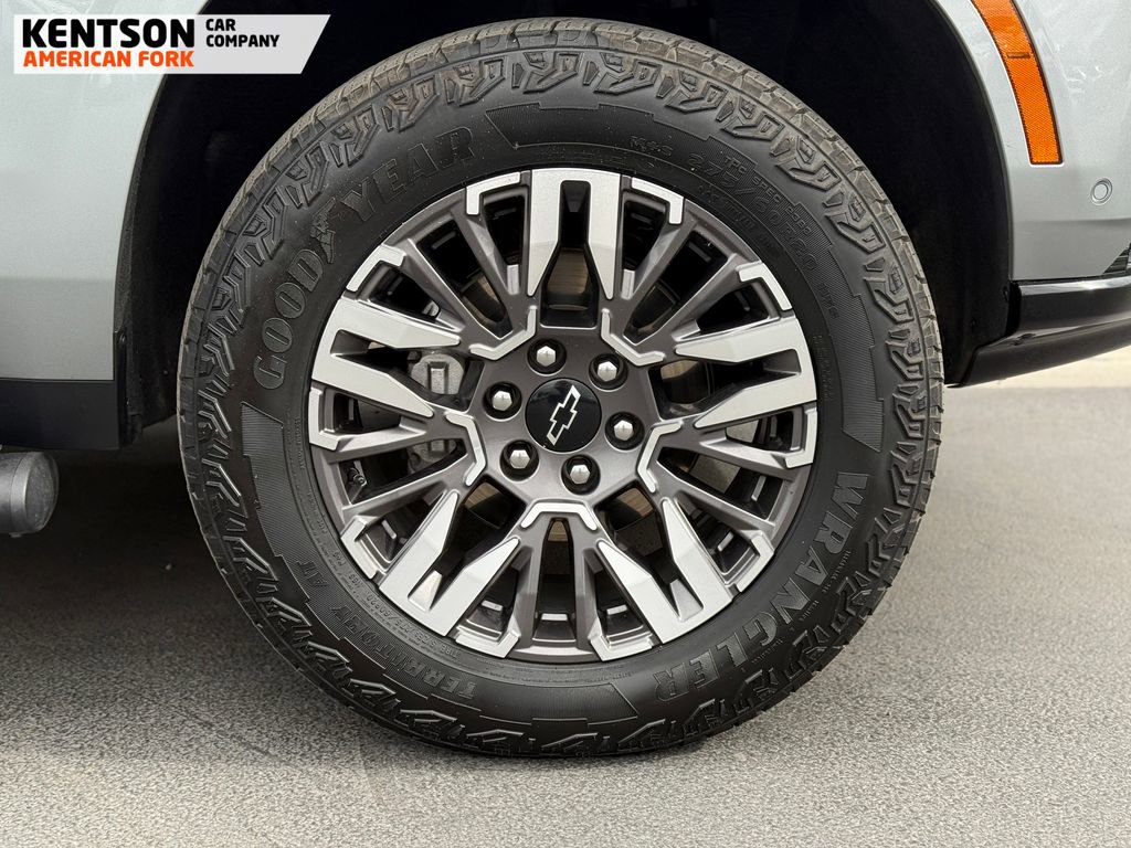 Used 2025 Chevrolet Suburban Z71 AWD/4WD image 15