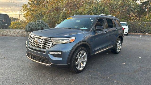 Used 2020 Ford Explorer Platinum w/ Premium Technology Package image 2