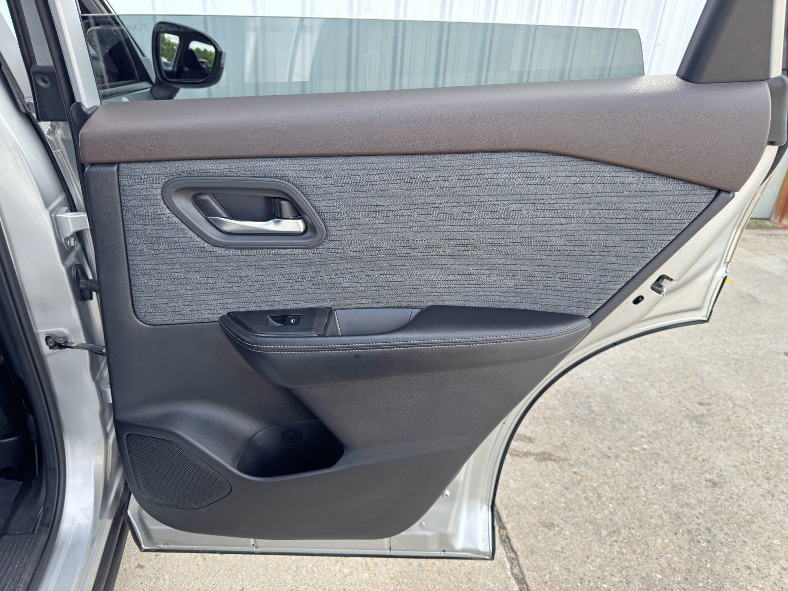 Used 2023 Nissan Rogue SV image 40