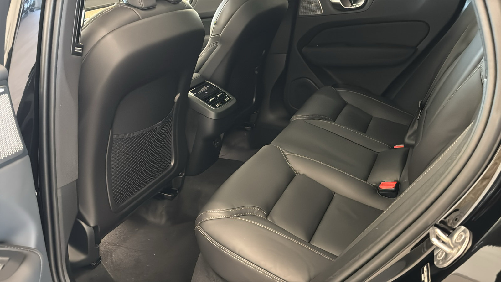 New 2027 Volvo XC60 B5 Ultra AWD/4WD image 27
