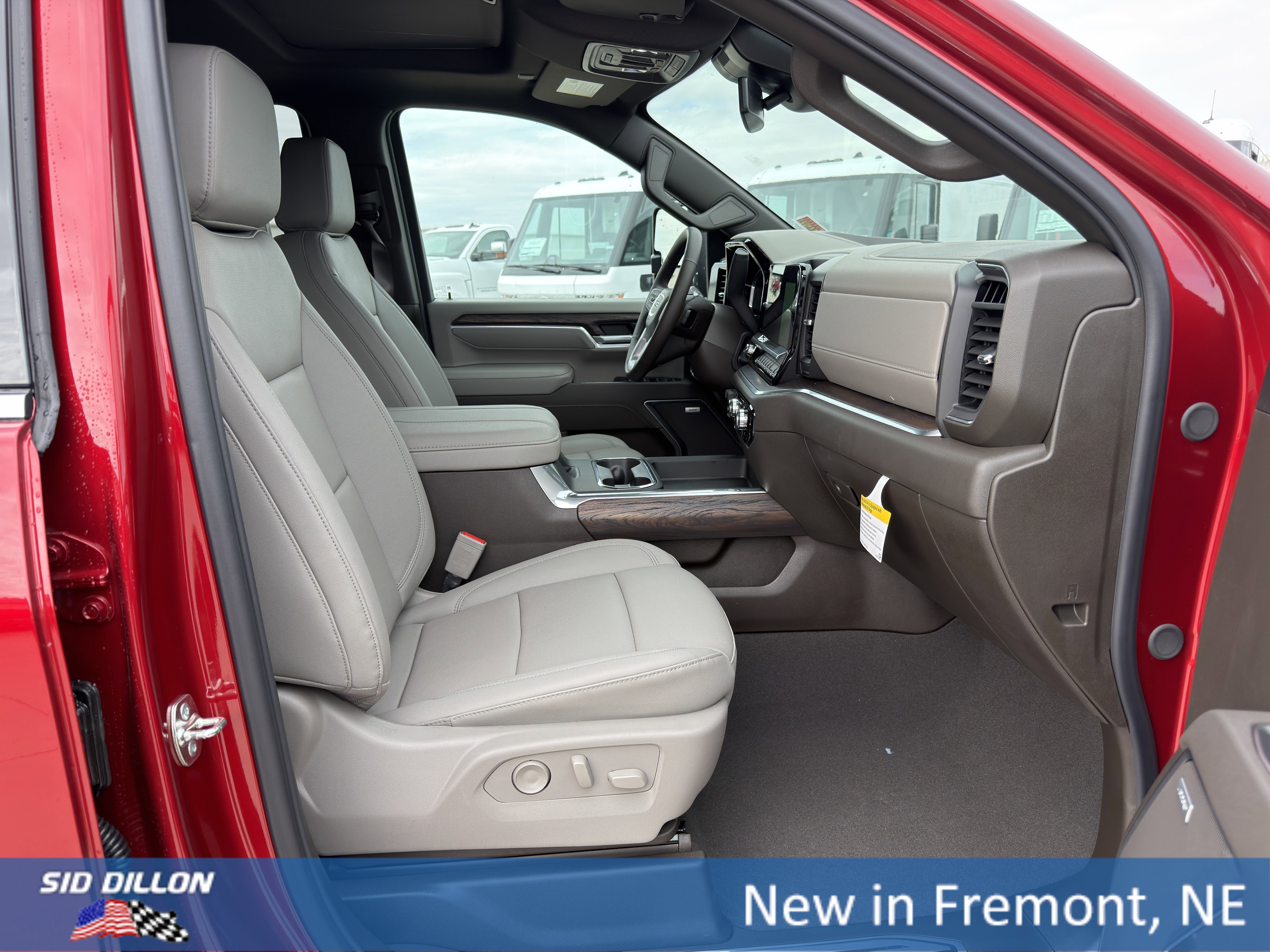 New 2026 GMC Sierra 2500 SLT w/ SLT Premium Package AWD/4WD image 16
