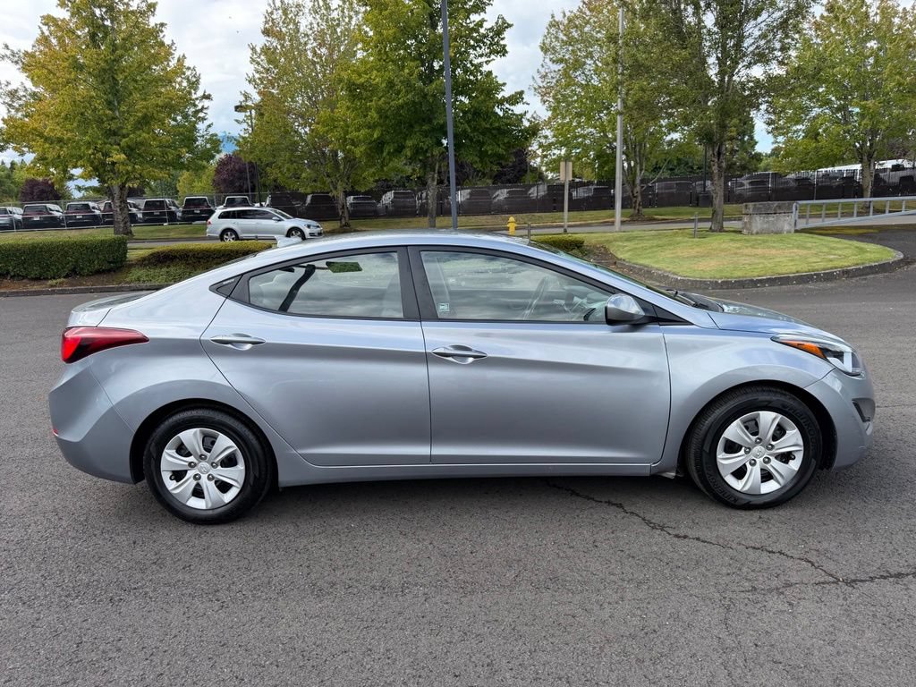 Used 2016 Hyundai Elantra SE FWD image 9