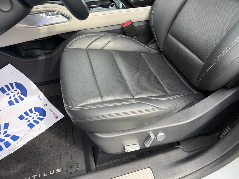 Certified 2025 Lincoln Nautilus Premier AWD/4WD image 28
