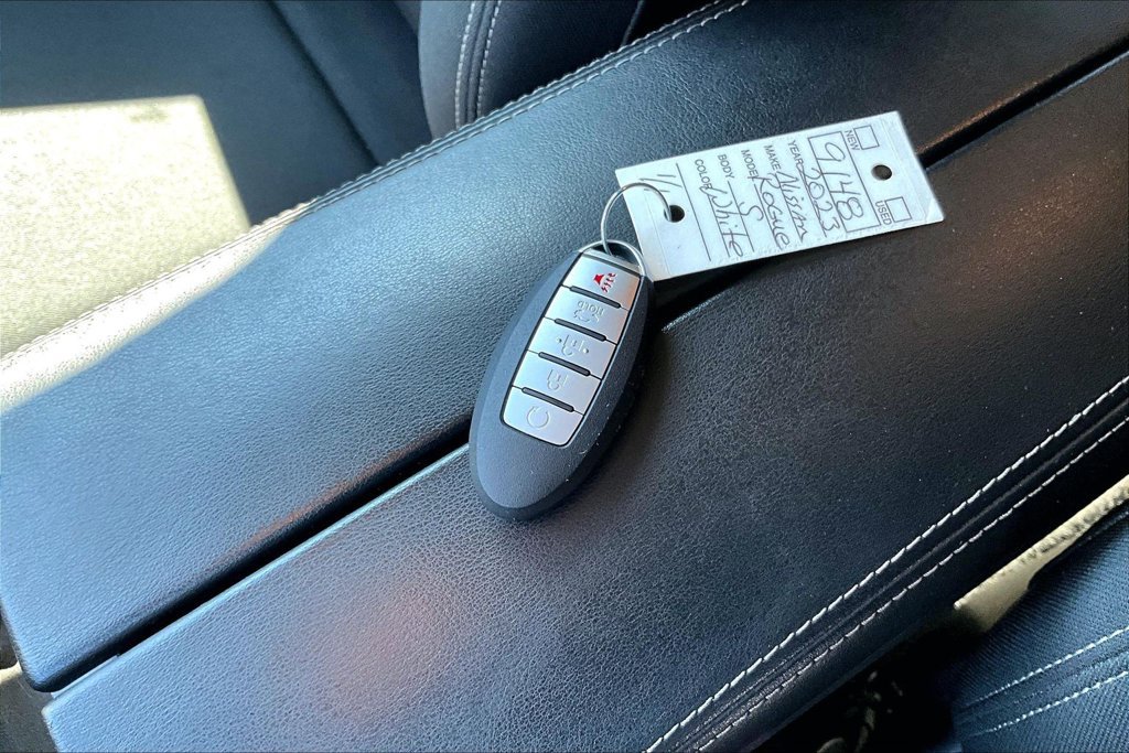 Used 2023 Nissan Rogue S FWD image 33