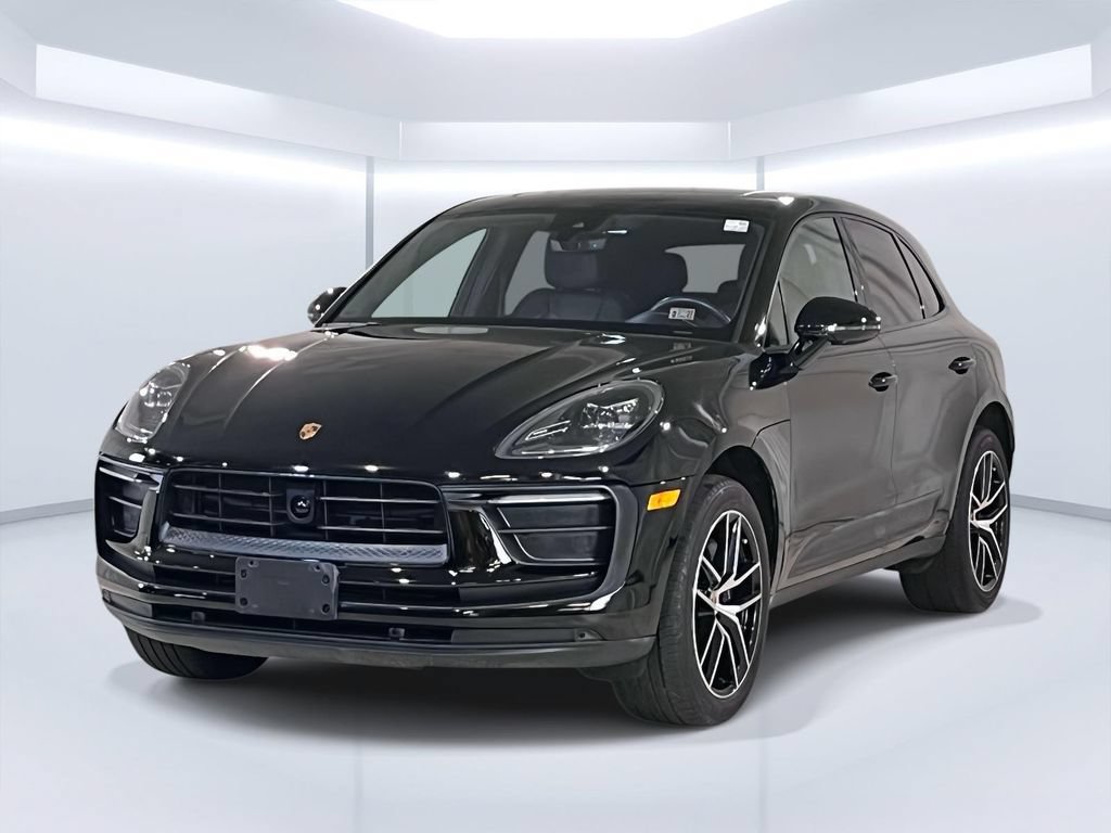 Certified 2023 Porsche Macan AWD/4WD image 1