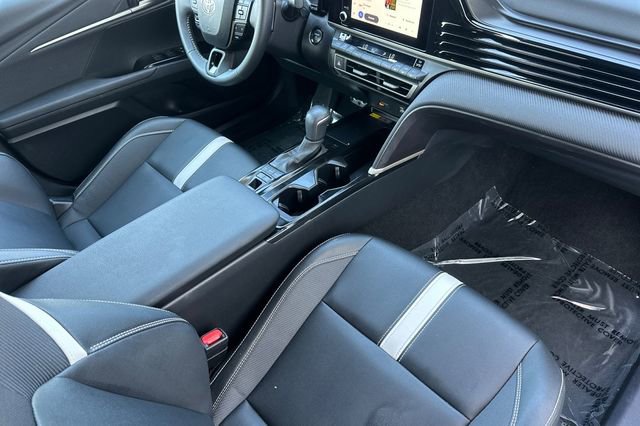 Used 2025 Toyota Camry SE image 14