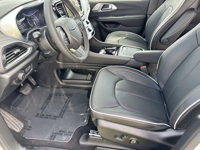 New 2026 Chrysler Pacifica Limited w/ Trailer Tow Group image 21