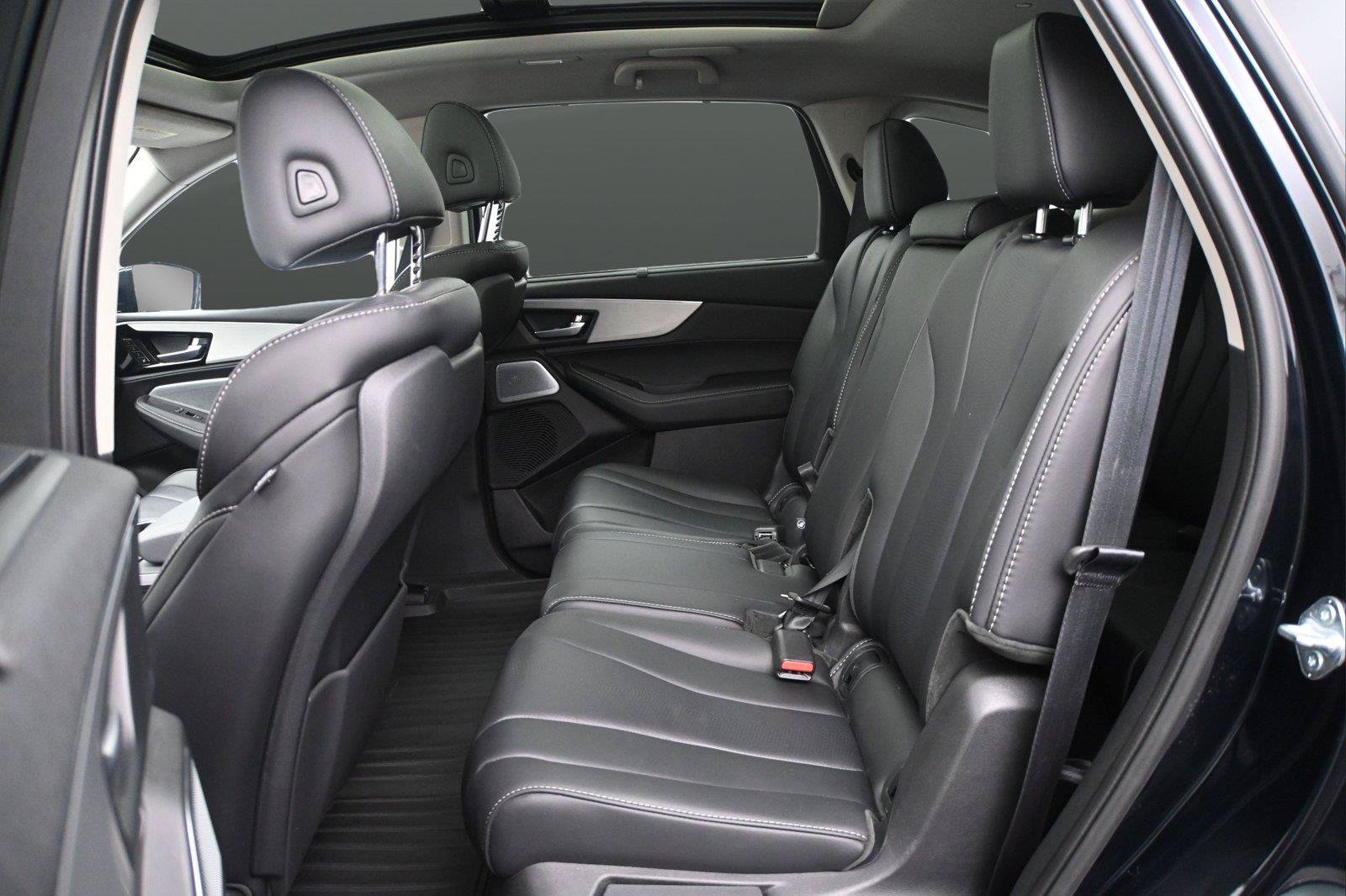 Certified 2025 Acura MDX w/ Technology Package AWD/4WD image 8