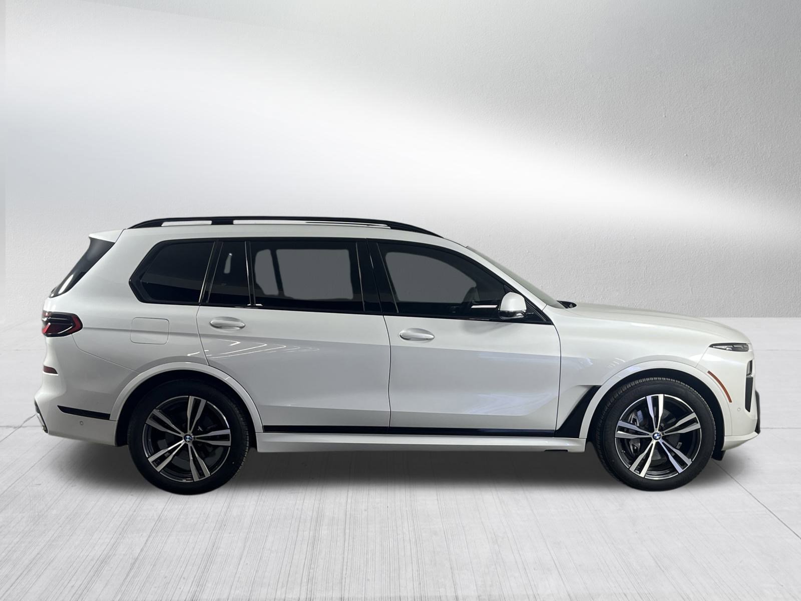 Used 2023 BMW X7 xDrive40i w/ M Sport Package image 8