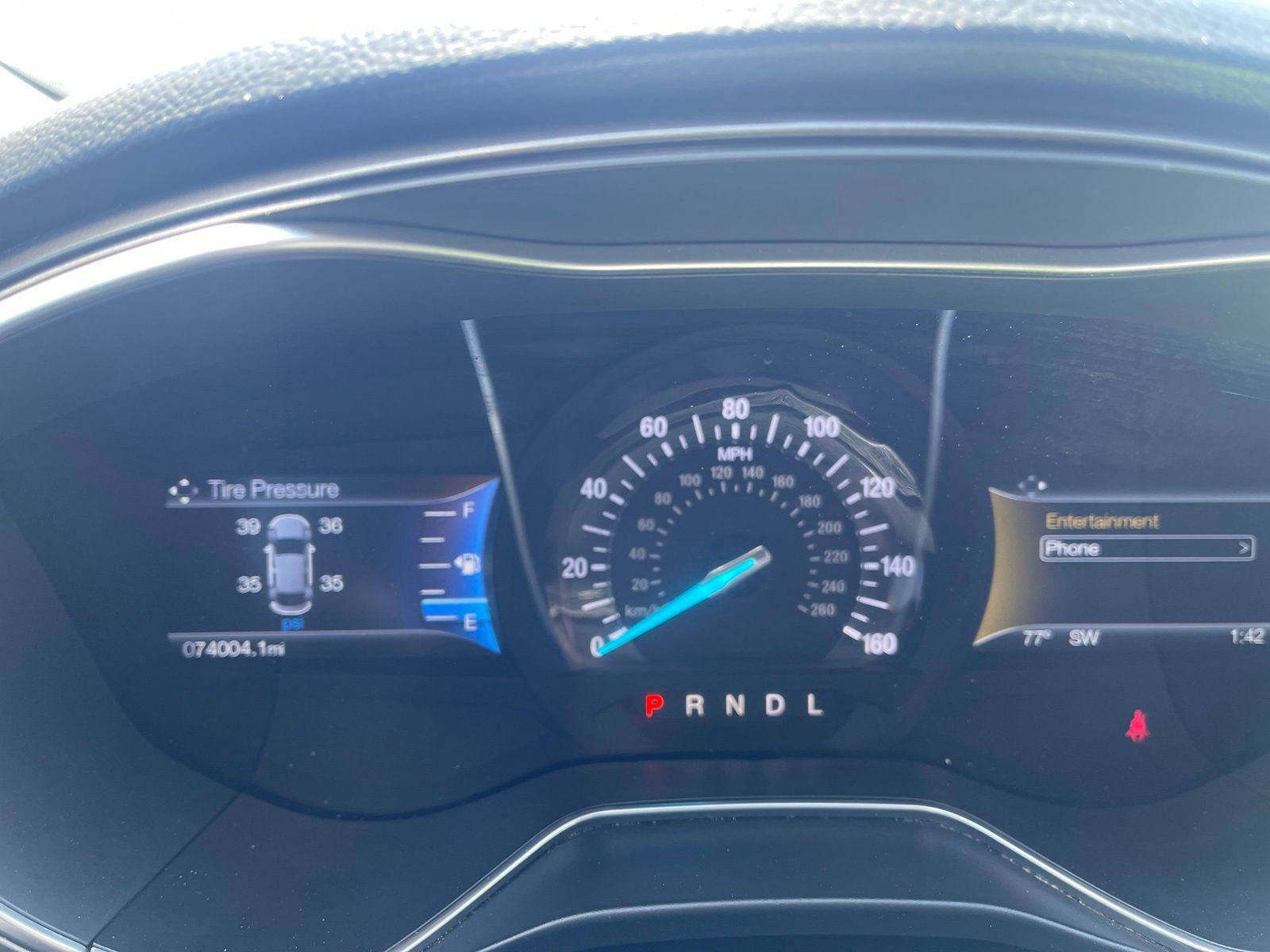 Used 2017 Ford Fusion SE w/ Fusion SE Technology Package image 16
