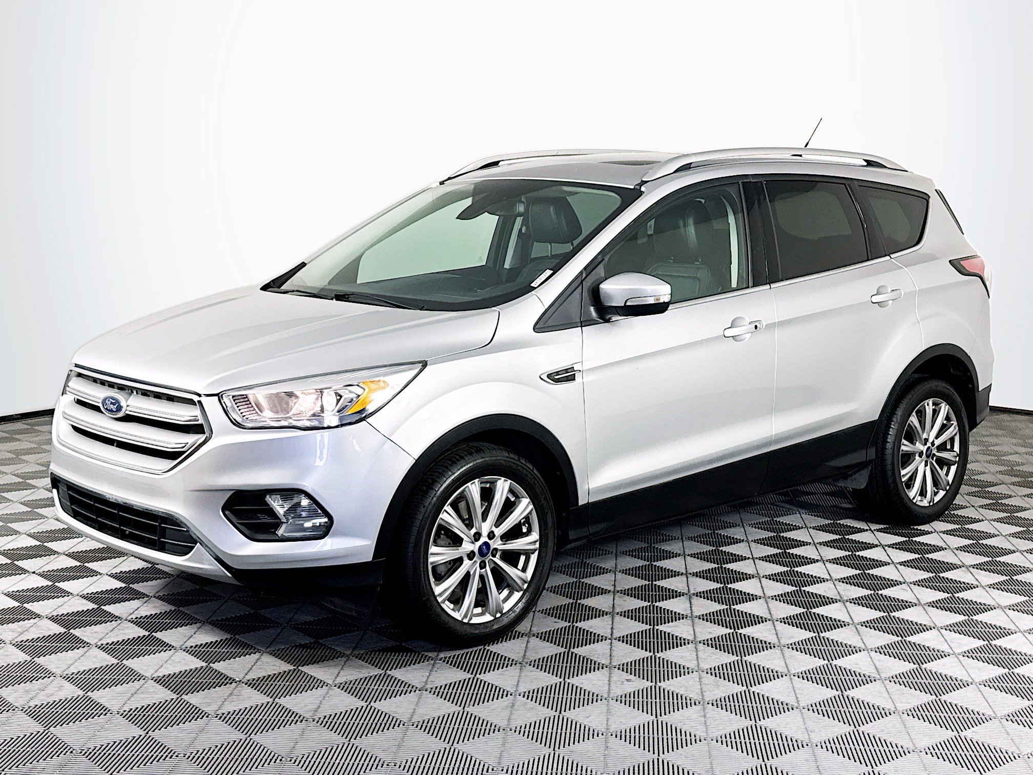Used 2017 Ford Escape Titanium AWD/4WD image 4