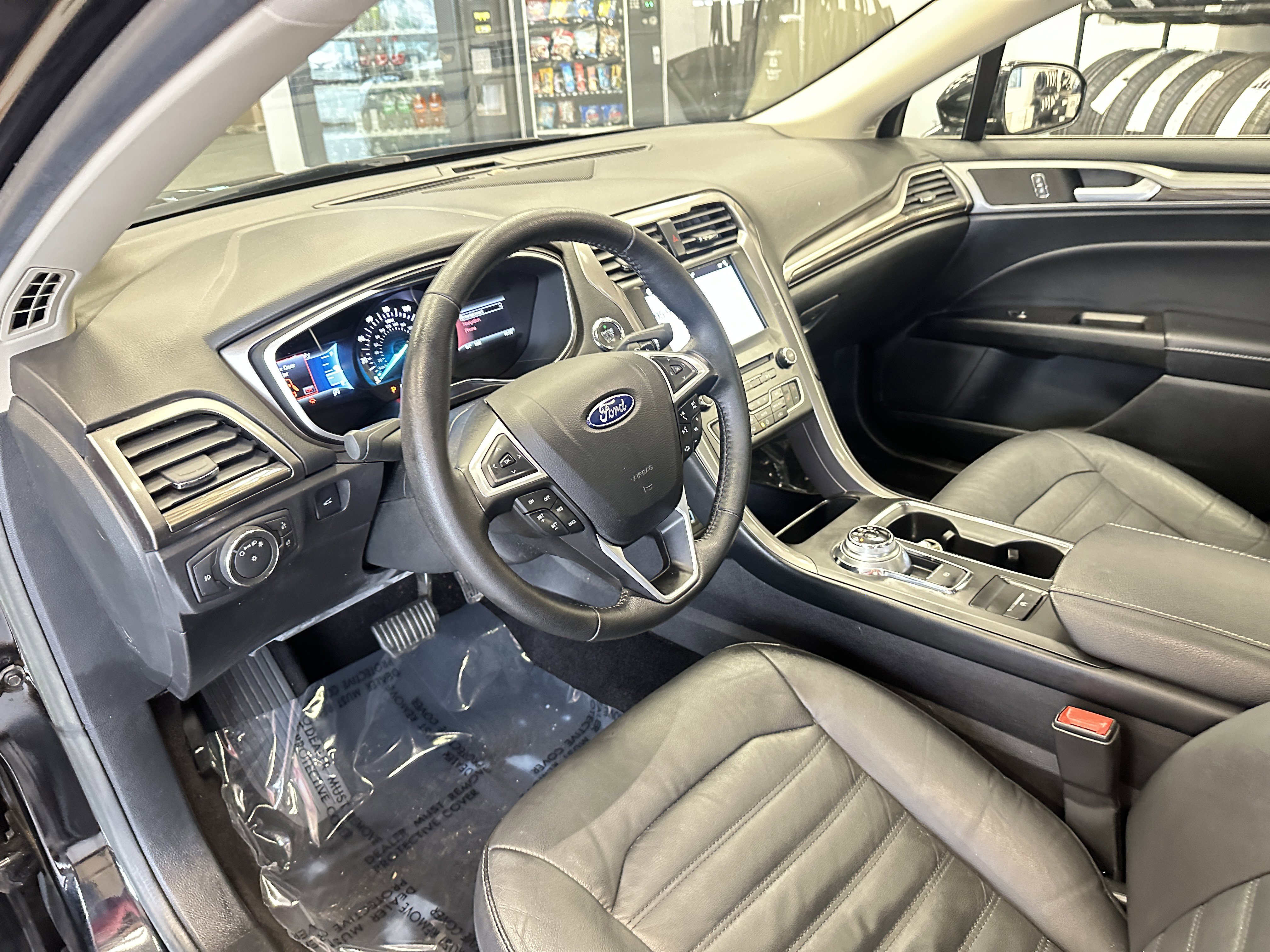 Used 2017 Ford Fusion SE w/ Fusion SE Technology Package image 21