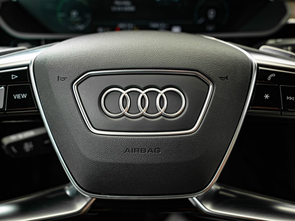 Used 2022 Audi e-tron Premium Plus w/ Premium Plus Package image 30