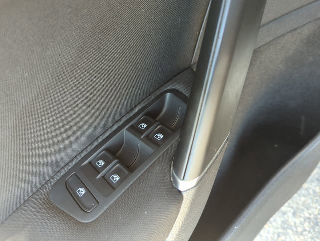Used 2016 Volkswagen Golf S FWD image 14