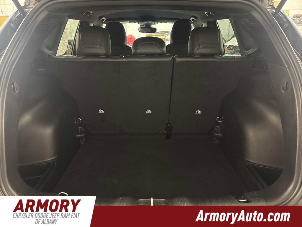 Used 2025 Jeep Compass Limited image 27