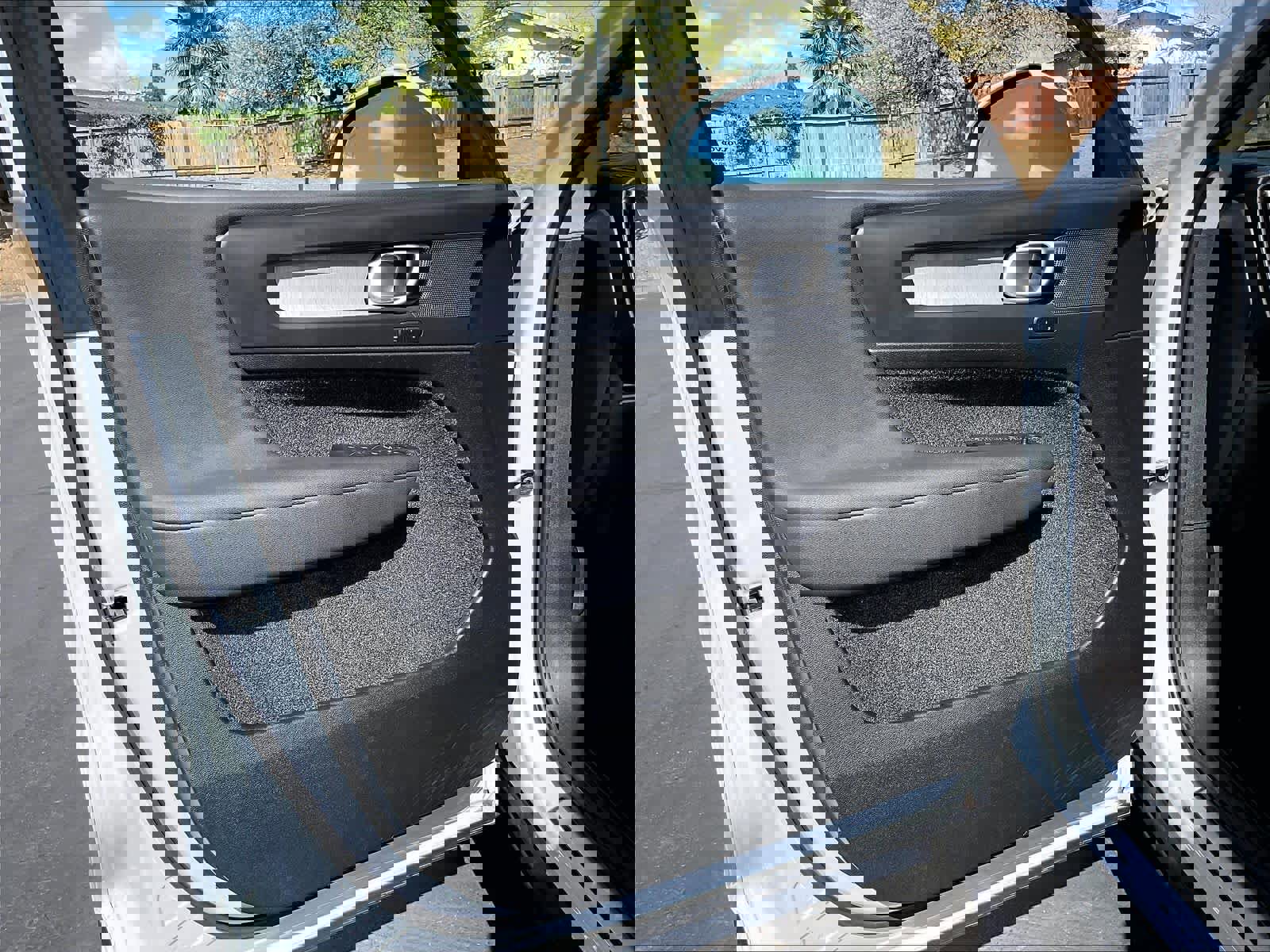 Used 2025 Volvo XC40 B5 Plus image 26