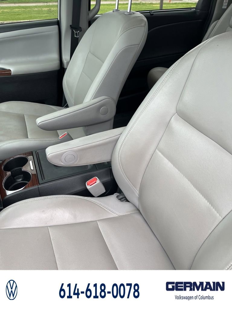 Used 2020 Toyota Sienna Limited Premium image 26