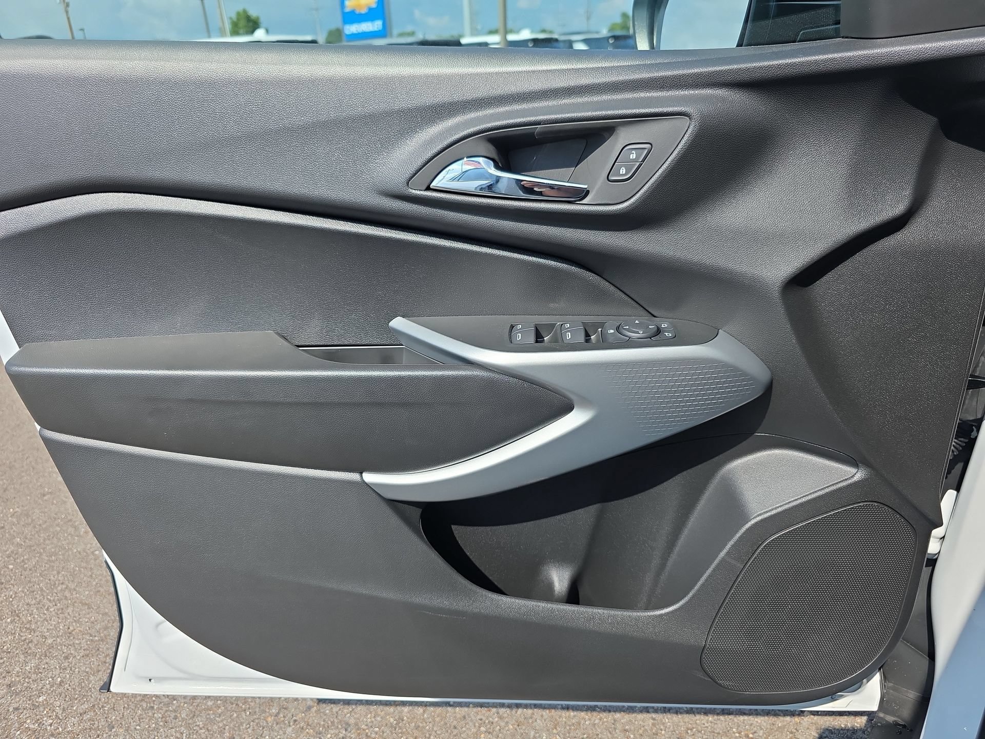 New 2026 Chevrolet Trax RS w/ Sunroof Package FWD image 17