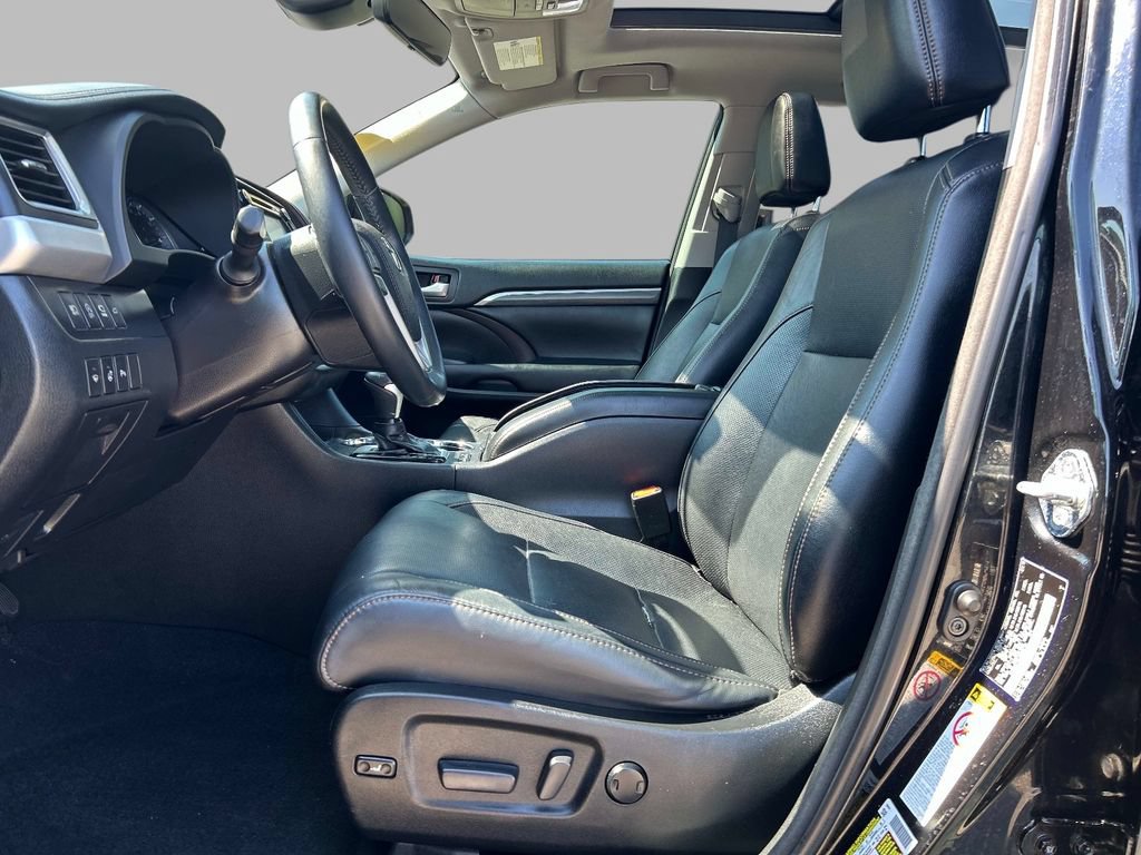 Used 2018 Toyota Highlander Limited Platinum AWD/4WD image 15