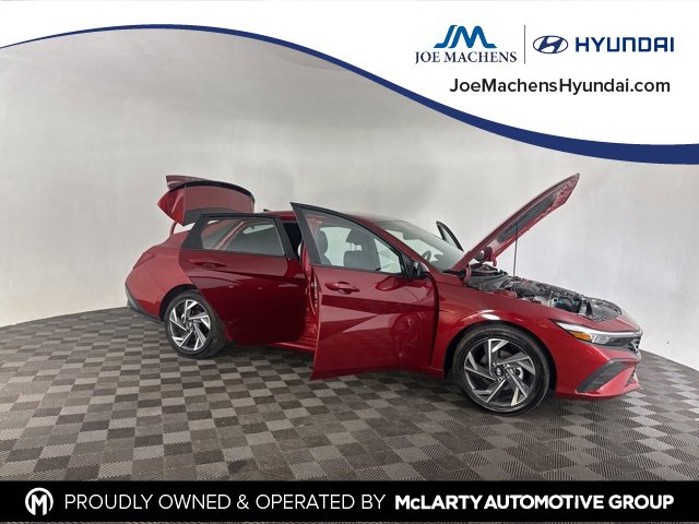 Certified 2025 Hyundai Elantra Sport image 13