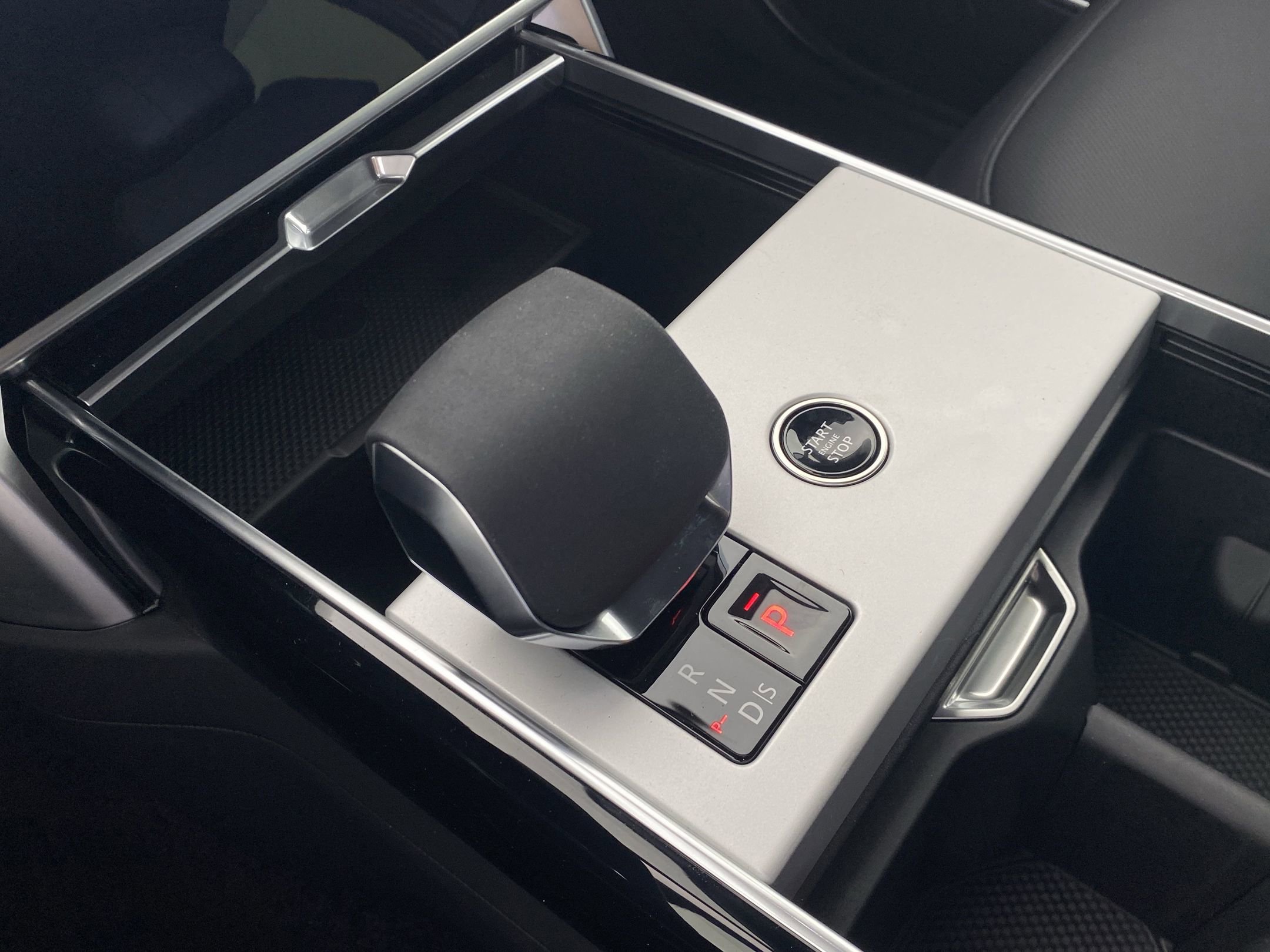 New 2025 Land Rover Range Rover SE image 19