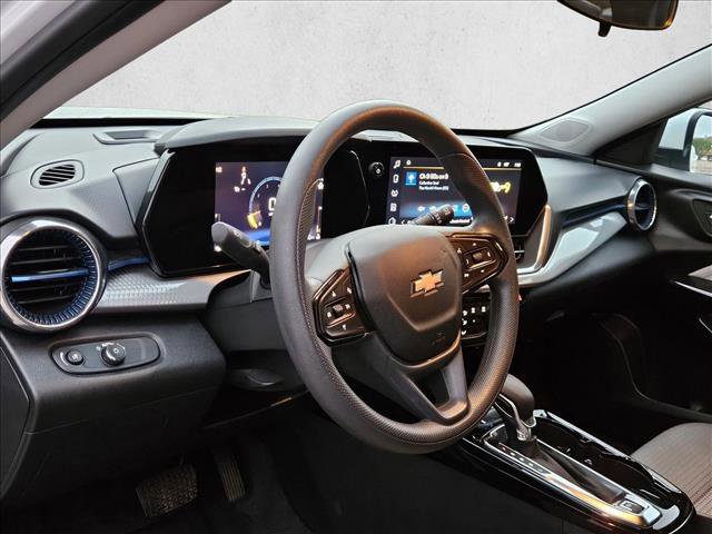 Used 2025 Chevrolet Trax LT FWD image 10