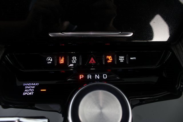 Used 2023 Jeep Wagoneer L Series II image 7