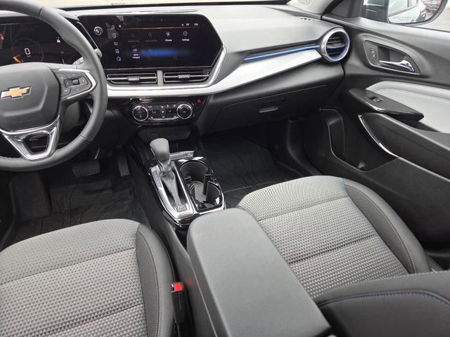 Certified 2025 Chevrolet Trax LT w/ Driver Confidence Package image 30