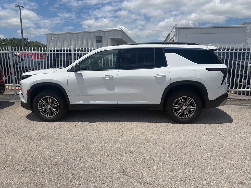 Used 2025 Chevrolet Traverse LT FWD image 6