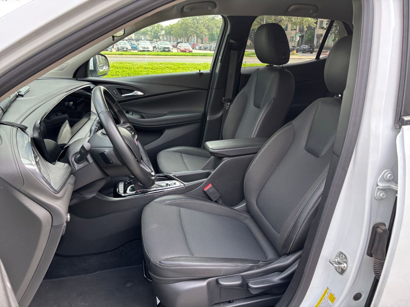 Used 2025 Buick Encore GX Preferred FWD image 31