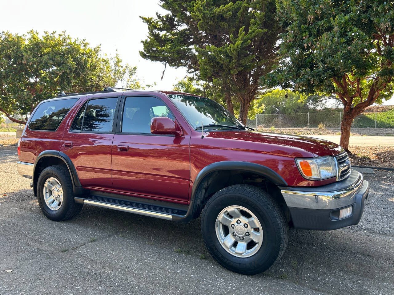 Used 2000 Toyota 4Runner SR5 w/ Upgrade Value Pkg 2 AWD/4WD image 11