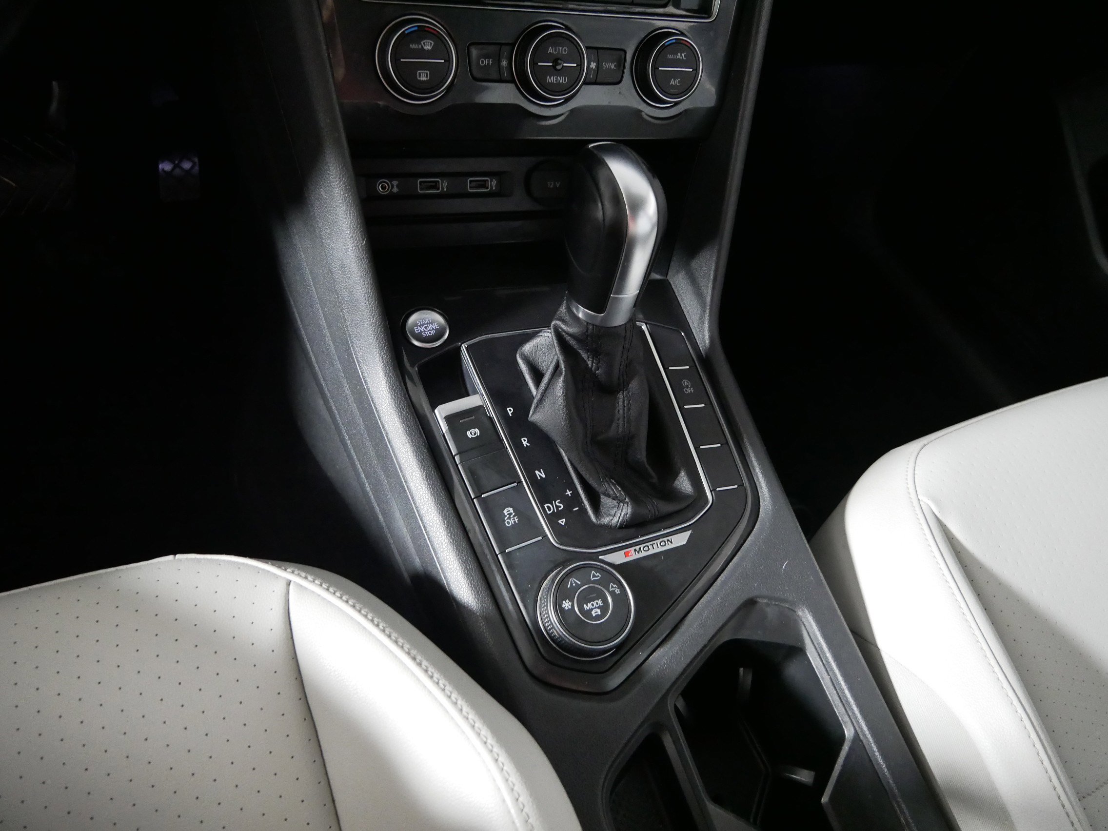 Used 2018 Volkswagen Tiguan SEL image 24