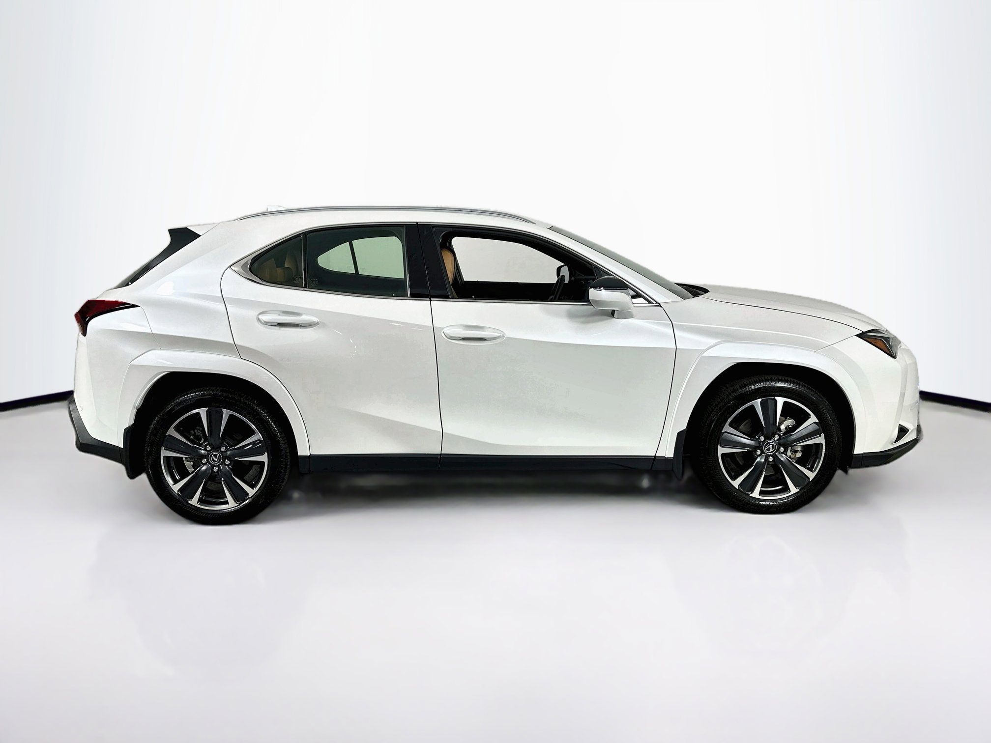 Used 2025 Lexus UX 300h FWD w/ Accessory Package (Z2) image 4