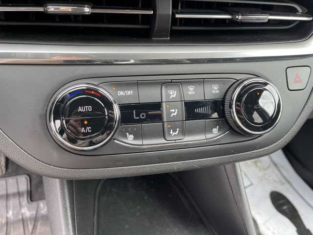 Used 2024 Buick Envista Sport Touring w/ Convenience I Package FWD image 18