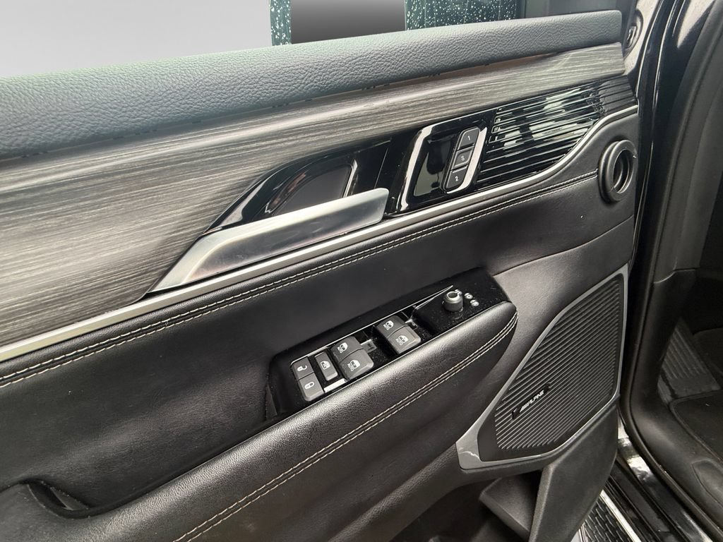 Used 2024 Jeep Wagoneer Series II AWD/4WD image 20