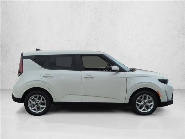 Used 2024 Kia Soul LX w/ Option Group 015 FWD image 4