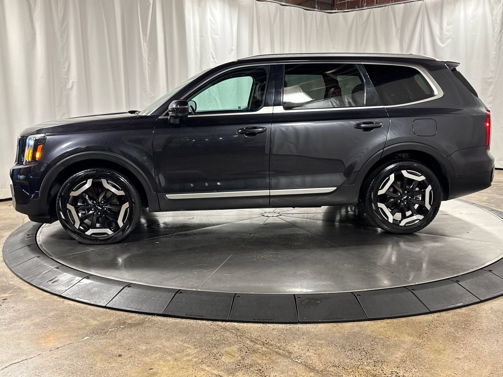 Used 2025 Kia Telluride S AWD/4WD image 9