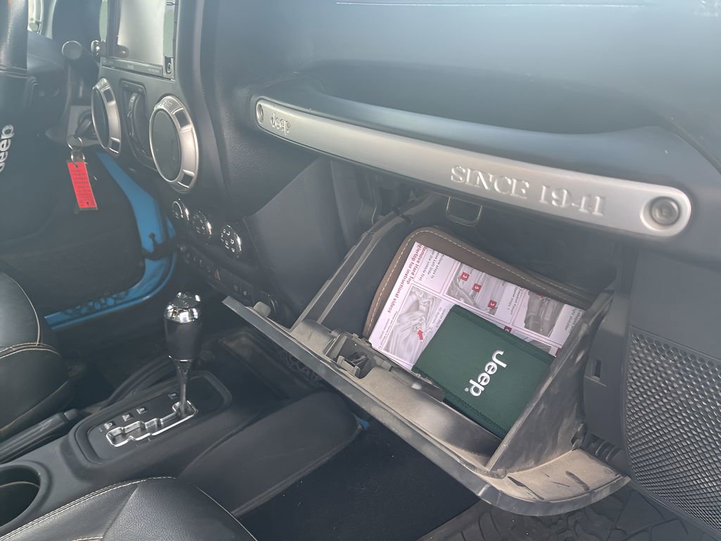 Used 2017 Jeep Wrangler Unlimited Rubicon w/ Connectivity Group image 24