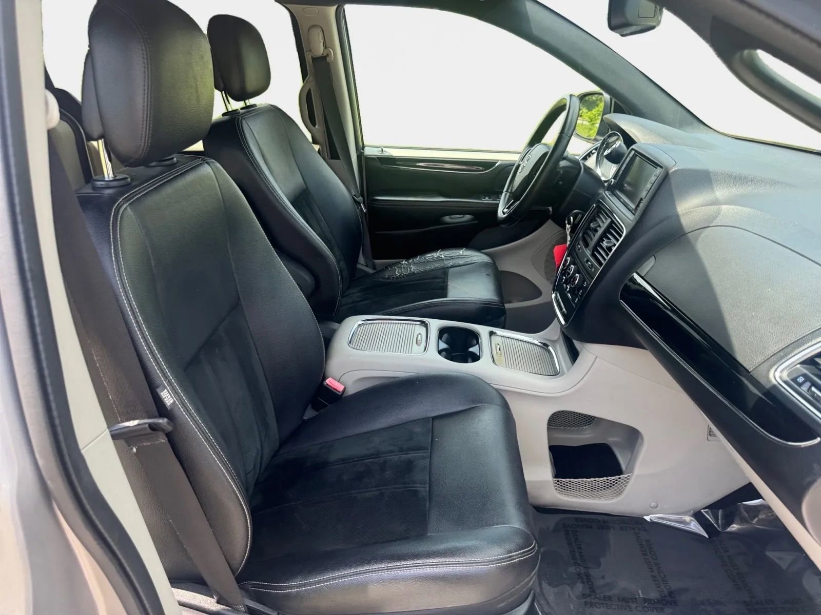 Used 2017 Dodge Grand Caravan SXT image 10