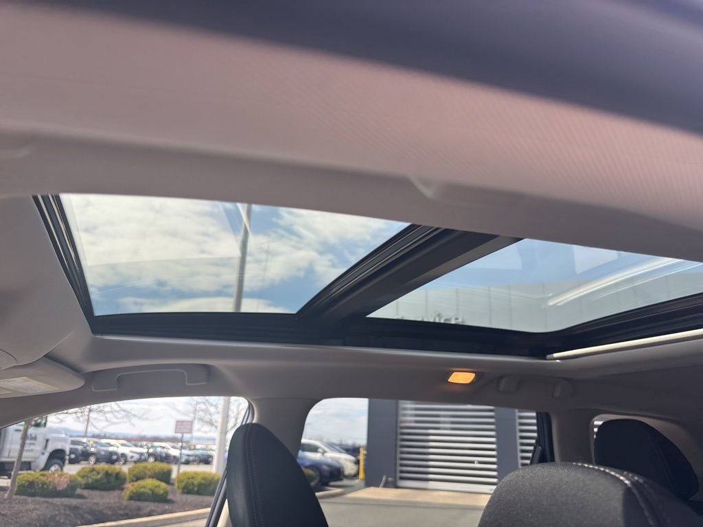 Used 2019 Nissan Rogue SV w/ Sun & Sound Touring Package image 21