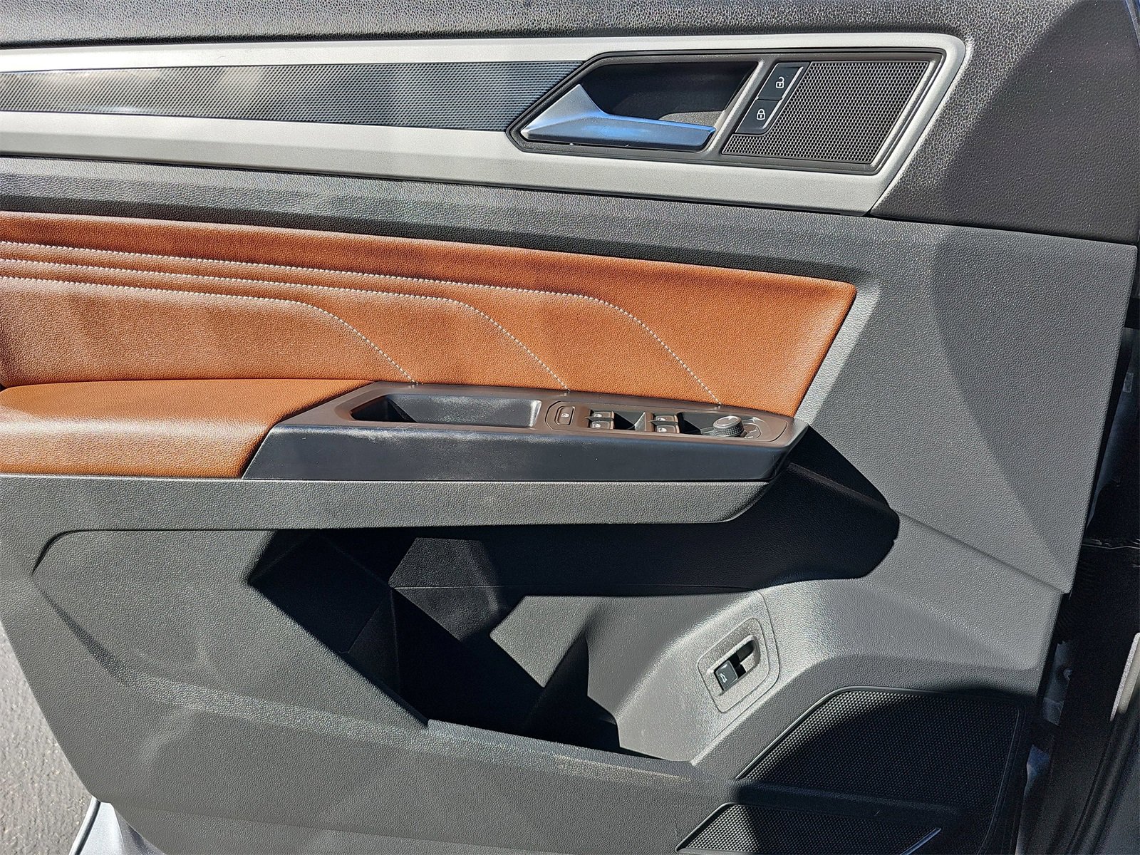 Used 2021 Volkswagen Atlas SE w/ Panoramic Sunroof Package image 28