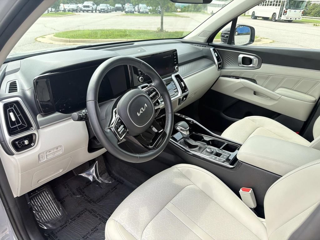 Used 2023 Kia Sorento SX AWD/4WD image 3