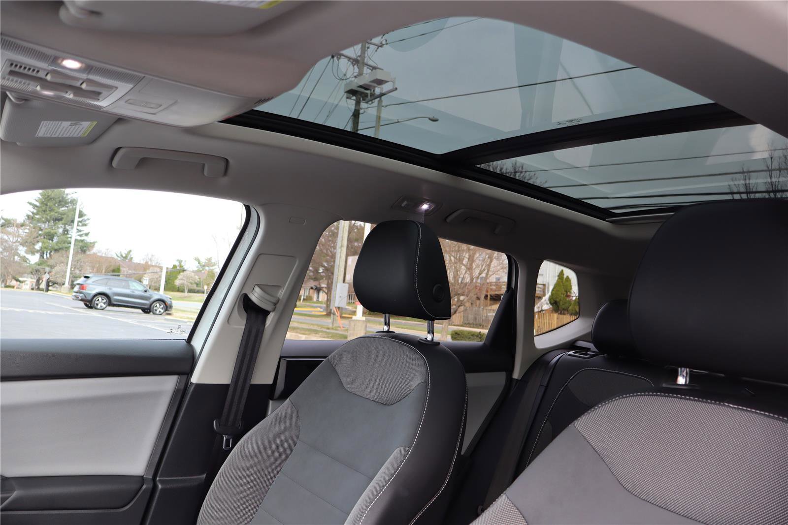 Certified 2022 Volkswagen Taos SE image 23