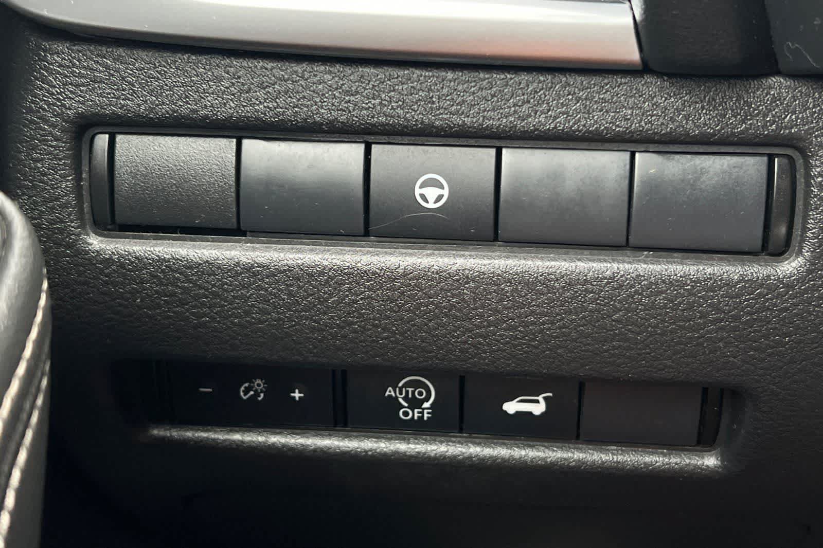 Used 2025 Nissan Rogue SV FWD image 32