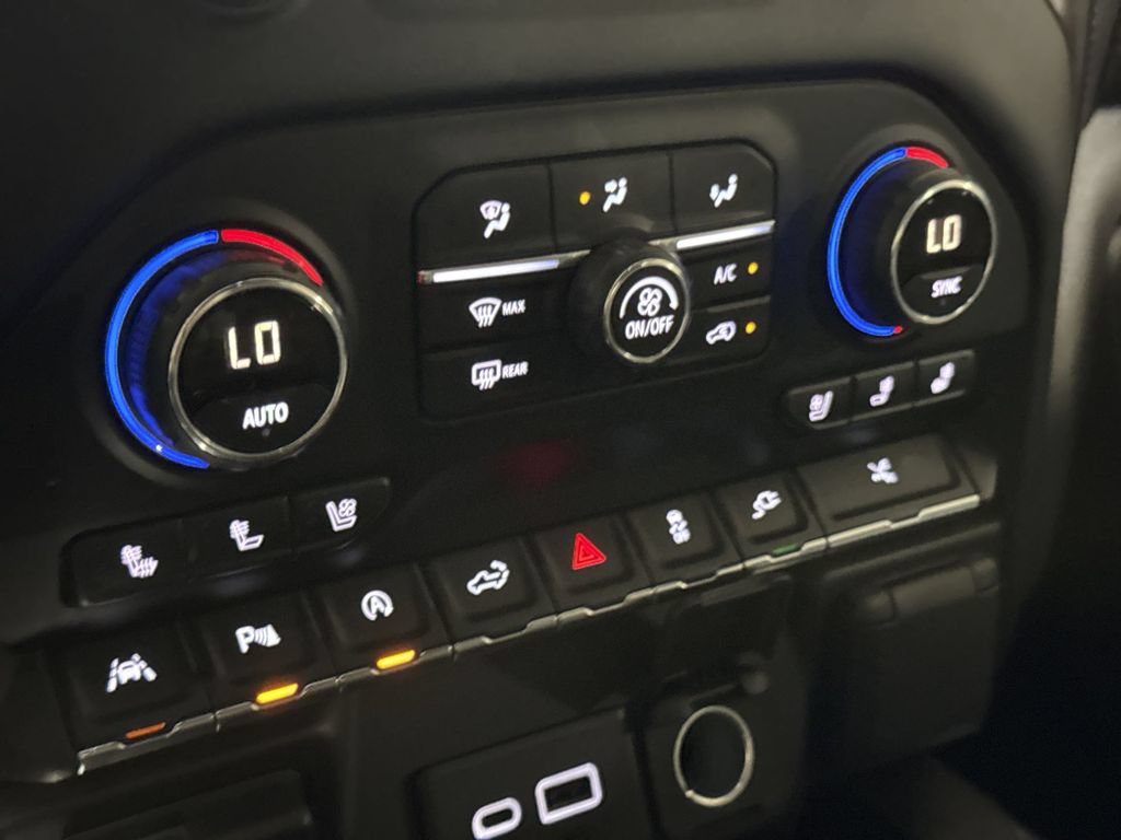 Used 2019 Chevrolet Silverado 1500 High Country w/ Technology Package AWD/4WD image 17